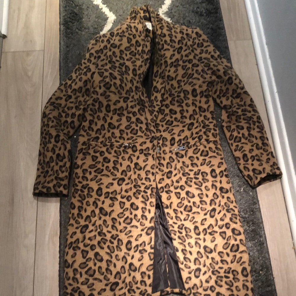 Cheetah Trench was worn a couple times. Very stylish and eye catching